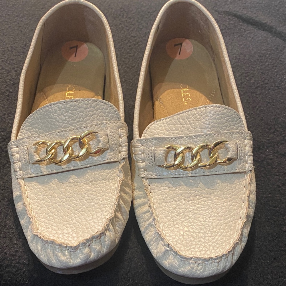 AEROSOLES Women's White Chain-Link Loafers